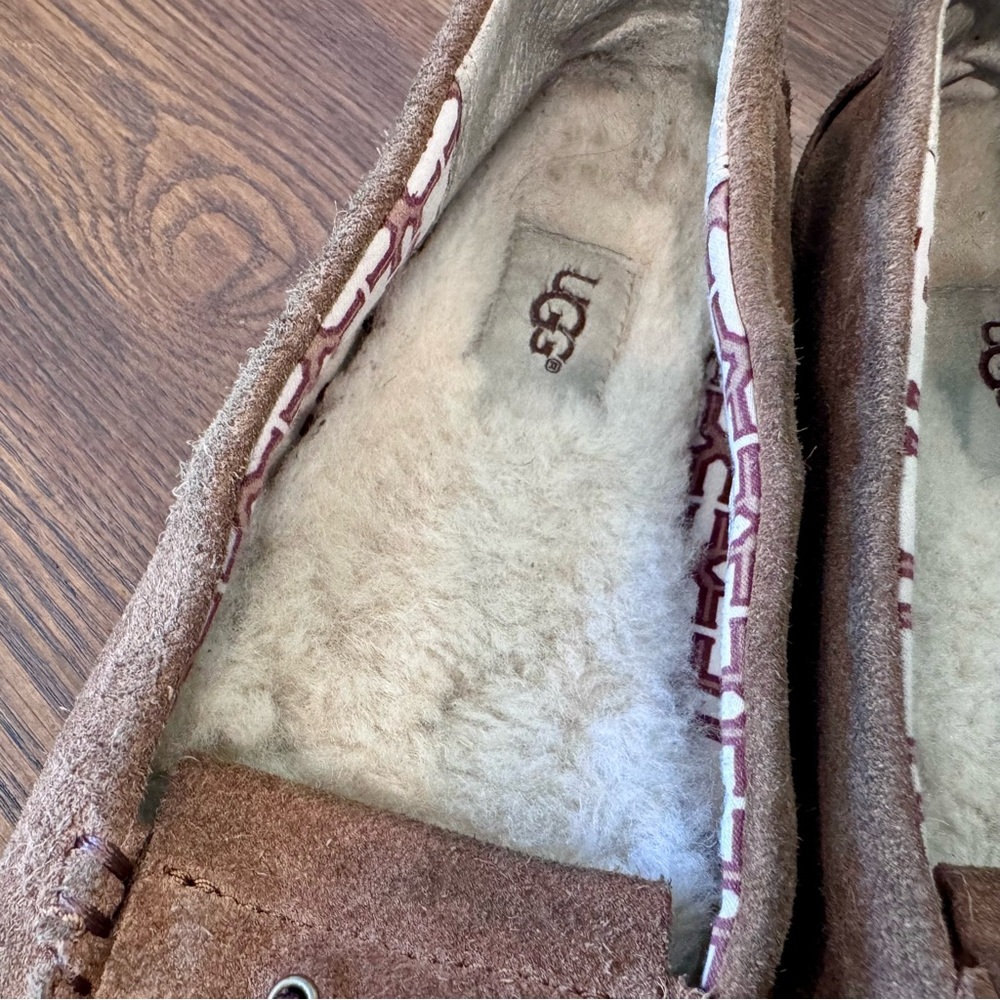 UGG Tan Suede Tassele Moccasin Slipper with White Fleece Lining - Picture 5 of 8